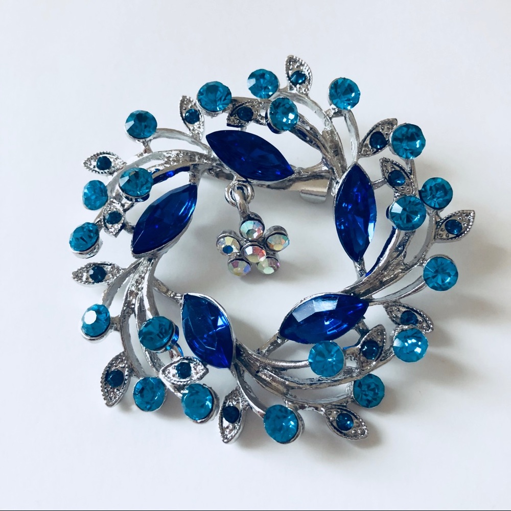 Rhinestone Brooch Pin in Blue.